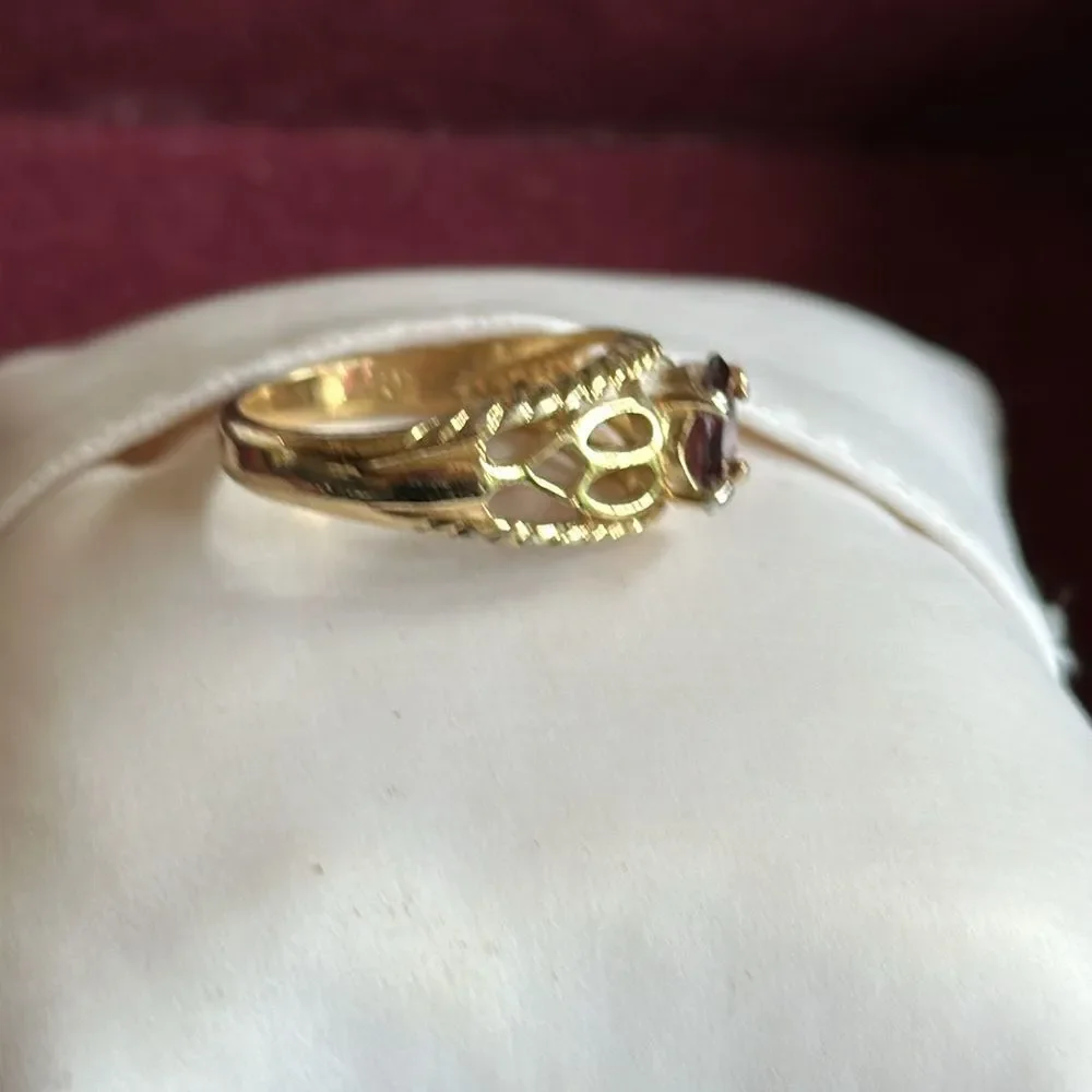 Unbranded details gold